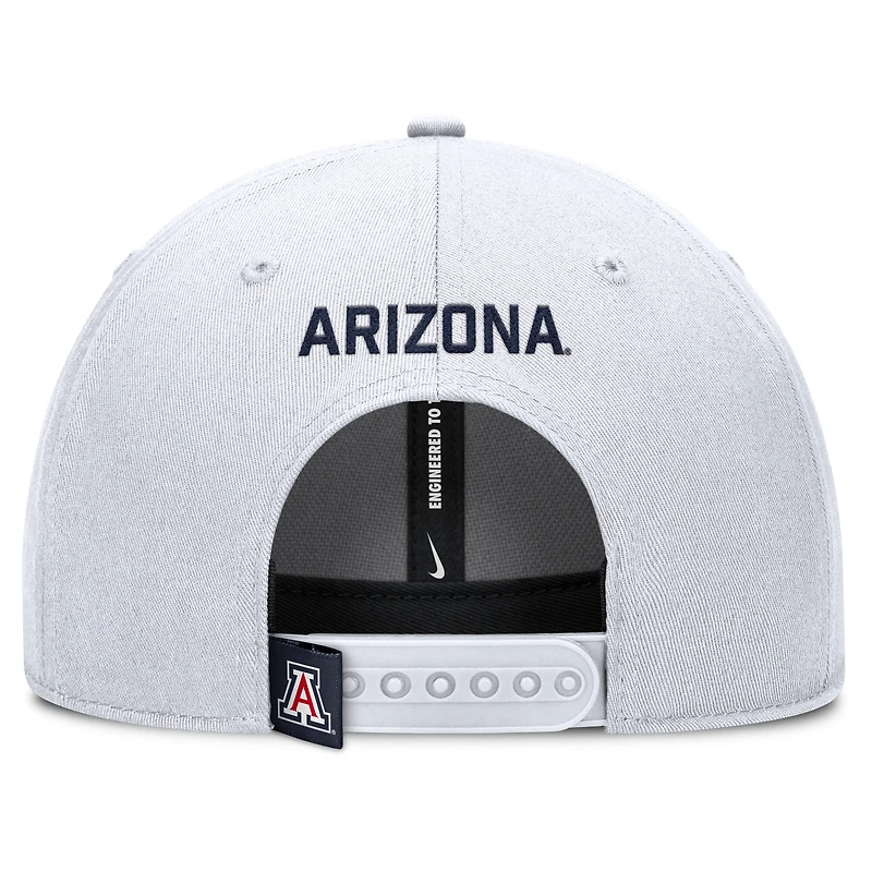 Casquette ajustable Nike blanche Arizona Wildcats 2025 On-Field Rise Performance pour homme