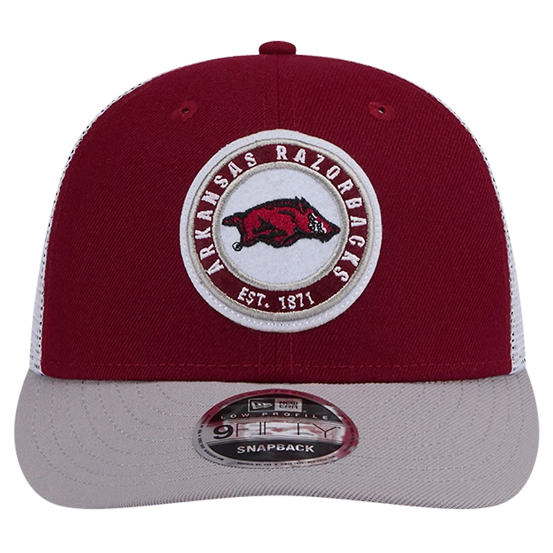 Casquette de camionneur Snapback 9FIFTY Cardinal Arkansas Razorbacks Throwback Circle Patch New Era pour hommes