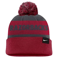 Bonnet en tricot à revers et pompon Nike Charcoal/Cardinal Arkansas Razorbacks Peak Stripe pour homme