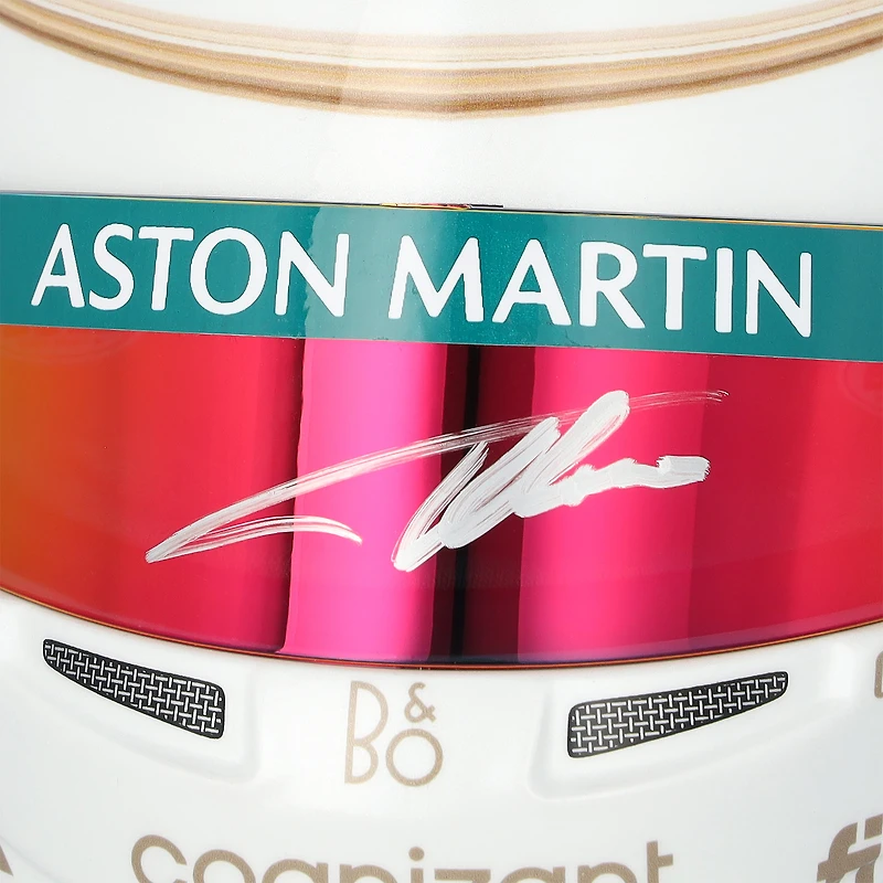 Casque Aston Martin 2025 China Special autographié par Fernando Alonso, échelle 1:2