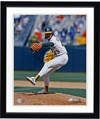 Photo dédicacée de Dennis Eckersley (Athletics), format 40,6 x 50,8 cm, avec inscription reprenant ses statistiques de carrière - Édition limitée à 10 exemplaires