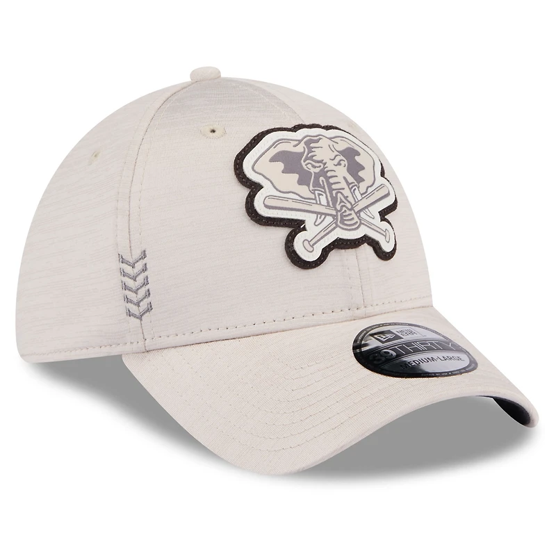 Casquette New Era Athletics 2024 Clubhouse 39THIRTY Flex crème pour homme