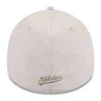 Casquette New Era Athletics 2024 Clubhouse 39THIRTY Flex crème pour homme