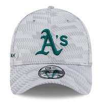 Men's New Era Gray Athletics 2025 MLB Clubhouse 39THIRTY Flex Hat