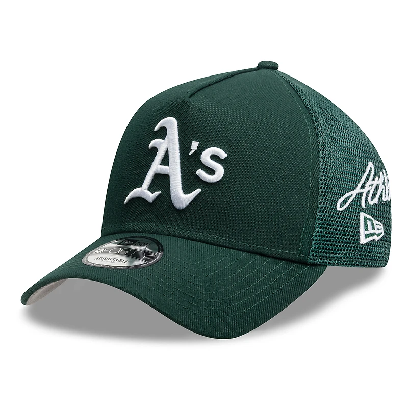 Casquette trucker ajustable New Era Green Athletics Side Script 9FORTY pour homme