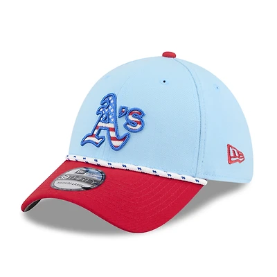 Casquette 39THIRTY Flex bleu clair/rouge Athletics 2025 pour homme de New Era