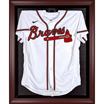 Vitrine de présentation du maillot avec logo encadré en acajou des champions de la série mondiale MLB 2021 des Braves d'Atlanta