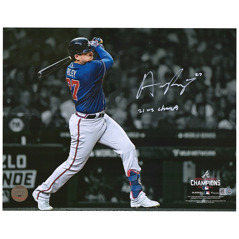 Photo dédicacée d'Austin Riley (Atlanta Braves) - 11 35,5 cm (11 x 14 pouces) - Champion des Séries mondiales 2021 - avec inscription « Champions des Séries mondiales 2021 ».