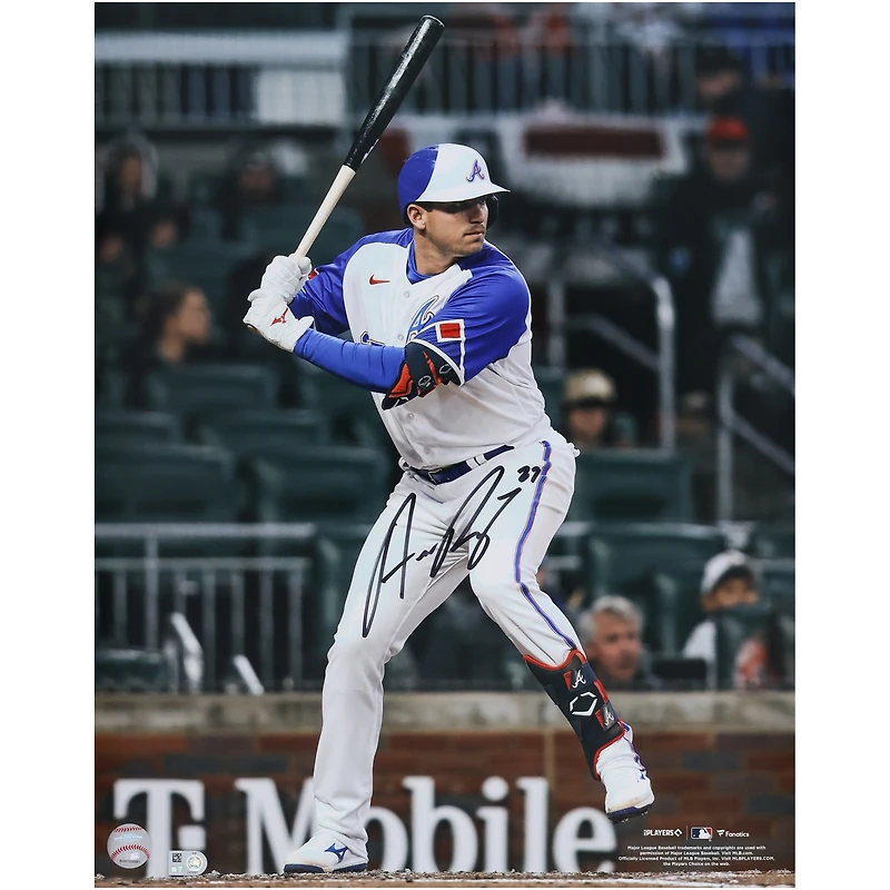 Photo du maillot City Connect d'Austin Riley (Atlanta Braves), autographiée (40,6 x 50,8 cm).