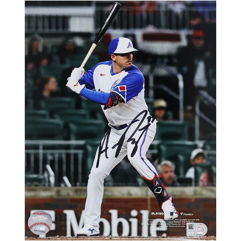 Photographie autographiée du maillot City Connect d'Austin Riley des Braves d'Atlanta, 8" x 10"