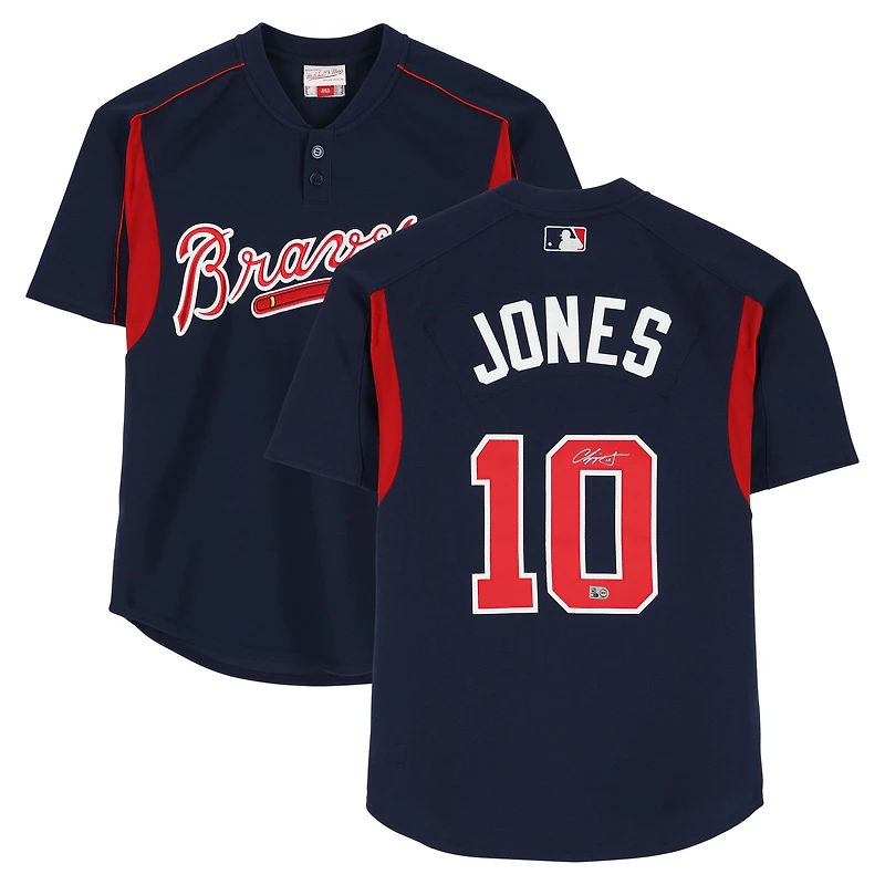 Maillot d'entraînement authentique Mitchell & Ness bleu marine autographié par Chipper Jones des Braves d'Atlanta