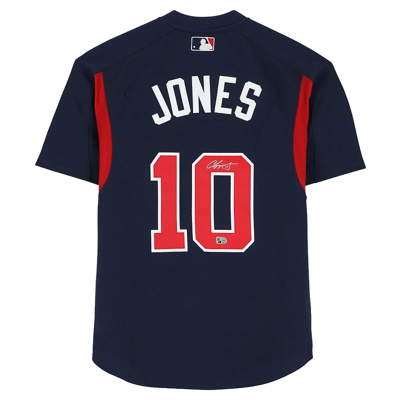 Maillot d'entraînement authentique Mitchell & Ness bleu marine autographié par Chipper Jones des Braves d'Atlanta