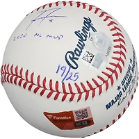 Balle de baseball des Braves d'Atlanta autographiée par Chipper Jones, Freddie Freeman, Ronald Acuña Jr. et Dale Murphy, avec plusieurs inscriptions « MVP de la Ligue nationale