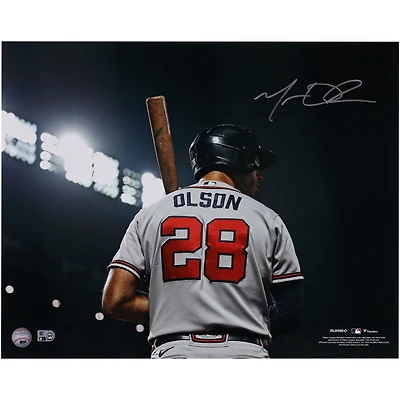 Maillot gris autographié de 16" x 20" de Matt Olson des Braves d'Atlanta avec photo de batte