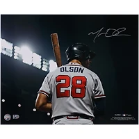 Maillot gris autographié de 16" x 20" de Matt Olson des Braves d'Atlanta avec photo de batte