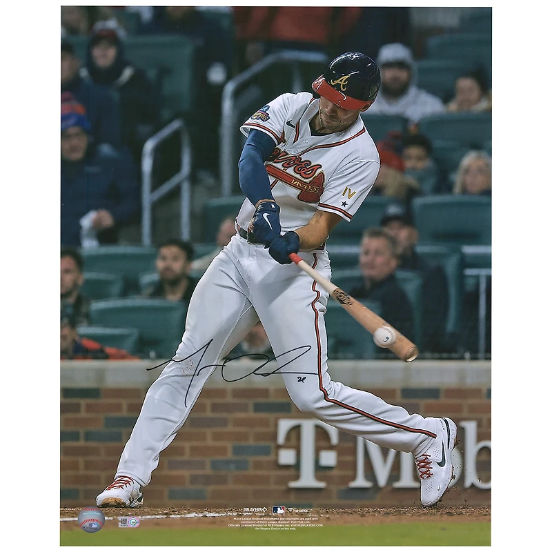 Photographie autographiée de 16'' x 20'' de Matt Olson en train de frapper avec les Braves d'Atlanta