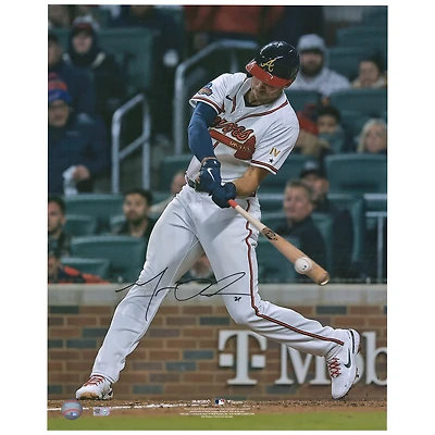 Photographie autographiée de 16'' x 20'' de Matt Olson en train de frapper avec les Braves d'Atlanta