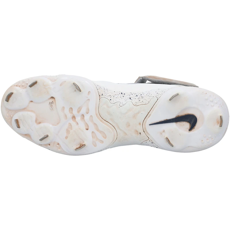 Chaussures Nike blanches/bleu marine dédicacées par Matt Olson des Braves d'Atlanta lors de la saison 2024 de la MLB