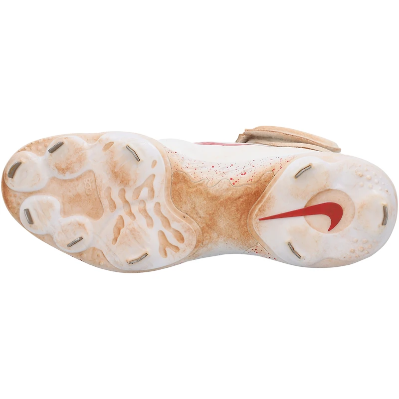Chaussures Nike blanches et rouges dédicacées par Matt Olson des Braves d'Atlanta lors de la saison 2024 de la MLB - RG13339943-44