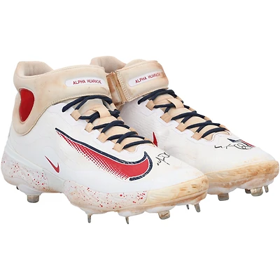 Chaussures Nike blanches et rouges dédicacées par Matt Olson des Braves d'Atlanta lors de la saison 2024 de la MLB - RG13339943-44