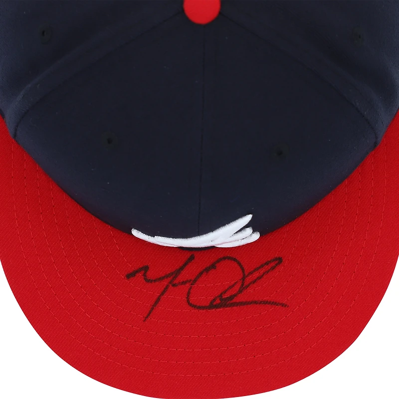 Casquette New Era rouge et bleu marine dédicacée par Matt Olson des Atlanta Braves