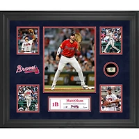 Collage encadré de 5 photos de Matt Olson des Braves d'Atlanta avec un morceau de ballon utilisé lors du match