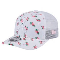 Casquette extensible à bouton-pression 9SEVENTY blanche New Era pour homme avec dos en maille Flamingo des Braves d'Atlanta