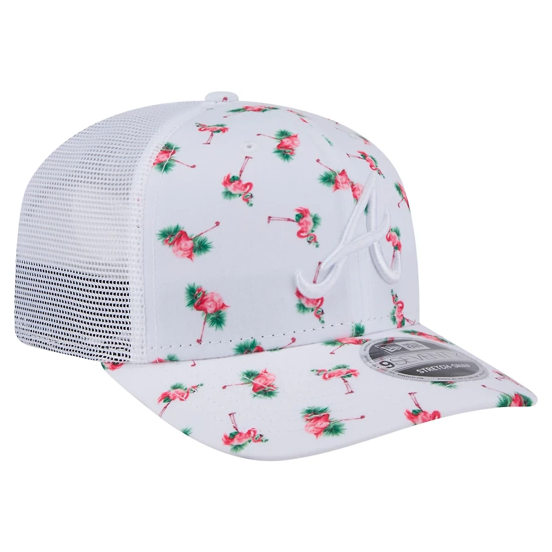 Casquette extensible à bouton-pression 9SEVENTY blanche New Era pour homme avec dos en maille Flamingo des Braves d'Atlanta