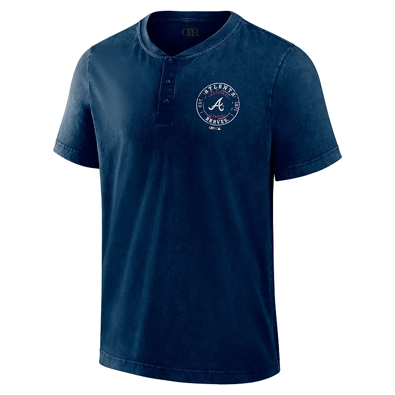 T-shirt Henley délavé bleu marine Atlanta Braves de la collection Darius Rucker pour homme par Fanatics