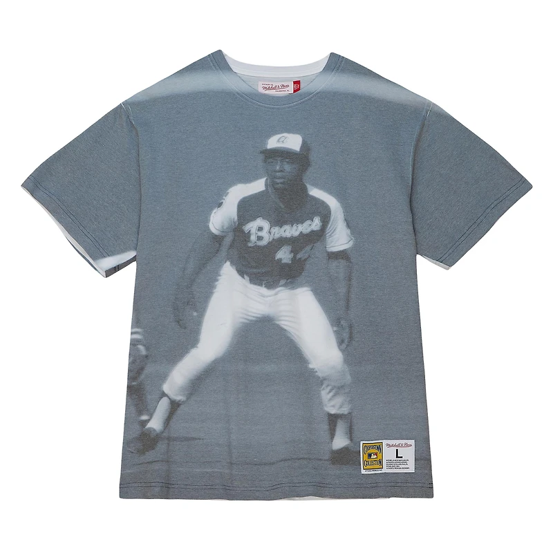 Mitchell & Ness Hank Aaron Atlanta Braves Cooperstown Collection Highlight T-shirt graphique de joueur sublimé pour hommes
