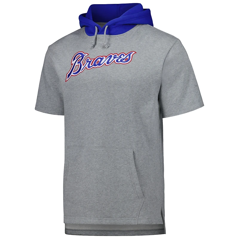 Chandail à capuchon manches courtes d'après-match Mitchell & Ness Heather Grey des Atlanta Braves pour homme