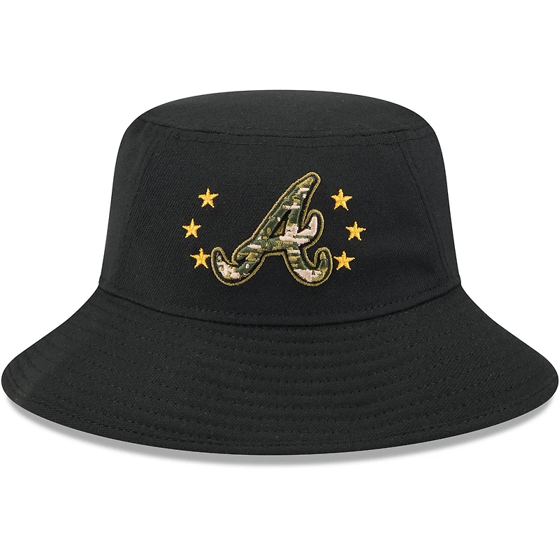 Chapeau bob noir pour la Journée des forces armées des Atlanta Braves 2024 New Era pour homme