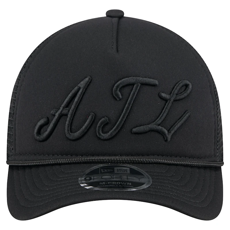 Casquette camionneur ajustable noire New Era 9FORTY A-Frame M-Crown pour homme avec logo City Initial des Braves d'Atlanta