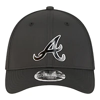 Men's New Era  Black Atlanta Braves Metallic 39THIRTY M-Crown Flex Hat
