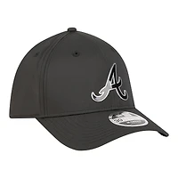Men's New Era  Black Atlanta Braves Metallic 39THIRTY M-Crown Flex Hat