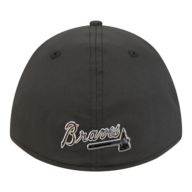 Casquette New Era noire Atlanta Braves métallisée 39THIRTY M-Crown Flex pour homme