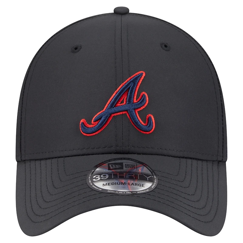 Casquette New Era noire Atlanta Braves Night 39THIRTY Flex pour homme