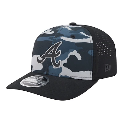 Casquette New Era noire pour homme, motif camouflage ton sur ton des Braves d'Atlanta, modèle 9SEVENTY à fermeture extensible.