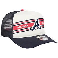 Casquette snapback New Era 9FIFTY Trucker pour homme, couleur crème/bleu marine, avec bannière des Braves d'Atlanta