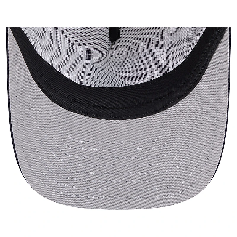 Casquette snapback New Era 9FIFTY Trucker pour homme, couleur crème/bleu marine, avec bannière des Braves d'Atlanta