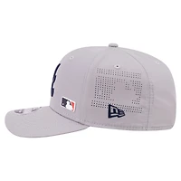 Casquette ajustable New Era grise Atlanta Braves 9SEVENTY perforée au laser pour homme