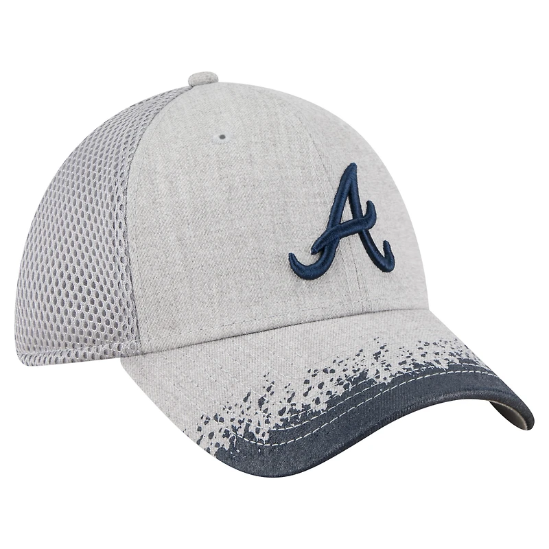 Casquette New Era 39THIRTY Flex grise pour homme avec visière et éclaboussures de peinture des Braves d'Atlanta