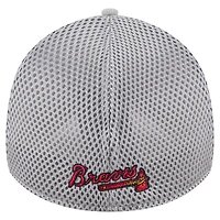 Casquette New Era 39THIRTY Flex grise pour homme avec visière et éclaboussures de peinture des Braves d'Atlanta