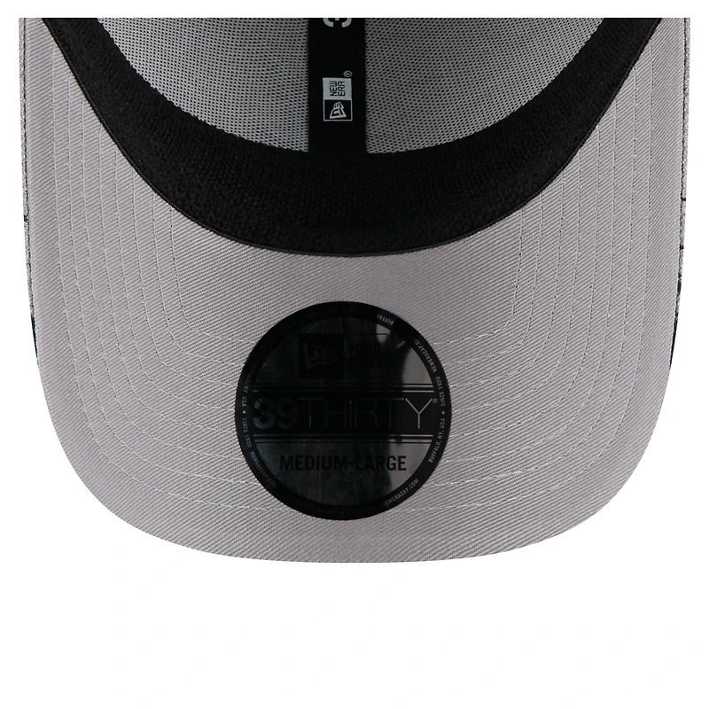 Casquette New Era 39THIRTY Flex grise pour homme avec visière et éclaboussures de peinture des Braves d'Atlanta