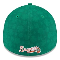 Men's New Era Kelly Green Atlanta Braves St. Patrick's Day 39THIRTY Flex Hat