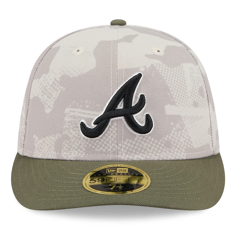 Casquette ajustée 59FIFTY Atlanta Braves 2025 Armed Forces Day pour homme, beige clair/olive, New Era