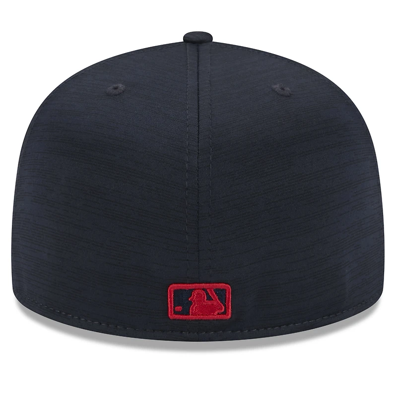 Casquette ajustée 59FIFTY New Era pour hommes des Atlanta Braves 2024 MLB Clubhouse bleu marine