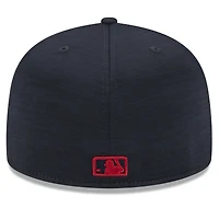 Casquette ajustée 59FIFTY New Era pour hommes des Atlanta Braves 2024 MLB Clubhouse bleu marine