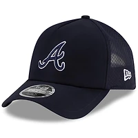 Casquette trucker ajustable New Era Apex 9FORTY bleu marine Atlanta Braves 2026 pour homme