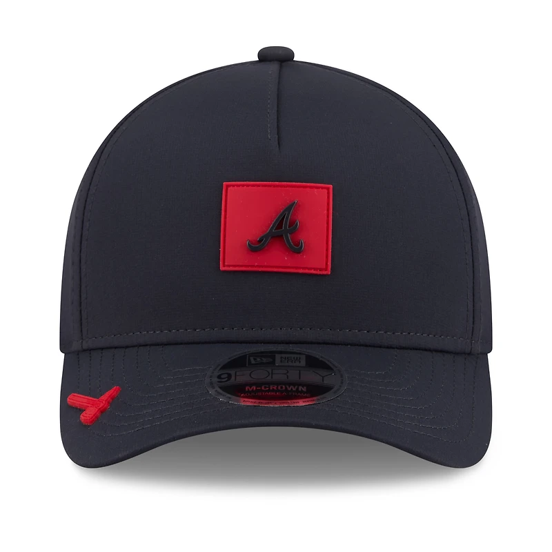 Casquette ajustable New Era Atlanta Braves 2026 Clubhouse 9FORTY bleu marine pour homme
